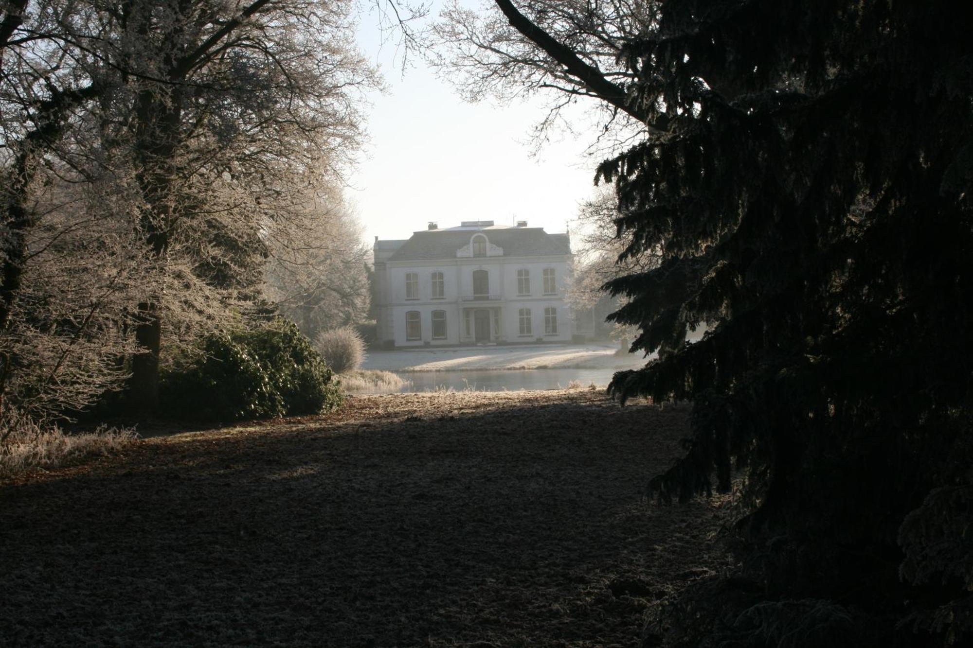 Strandhotel Dennenbos Oostkapelle Exterior photo